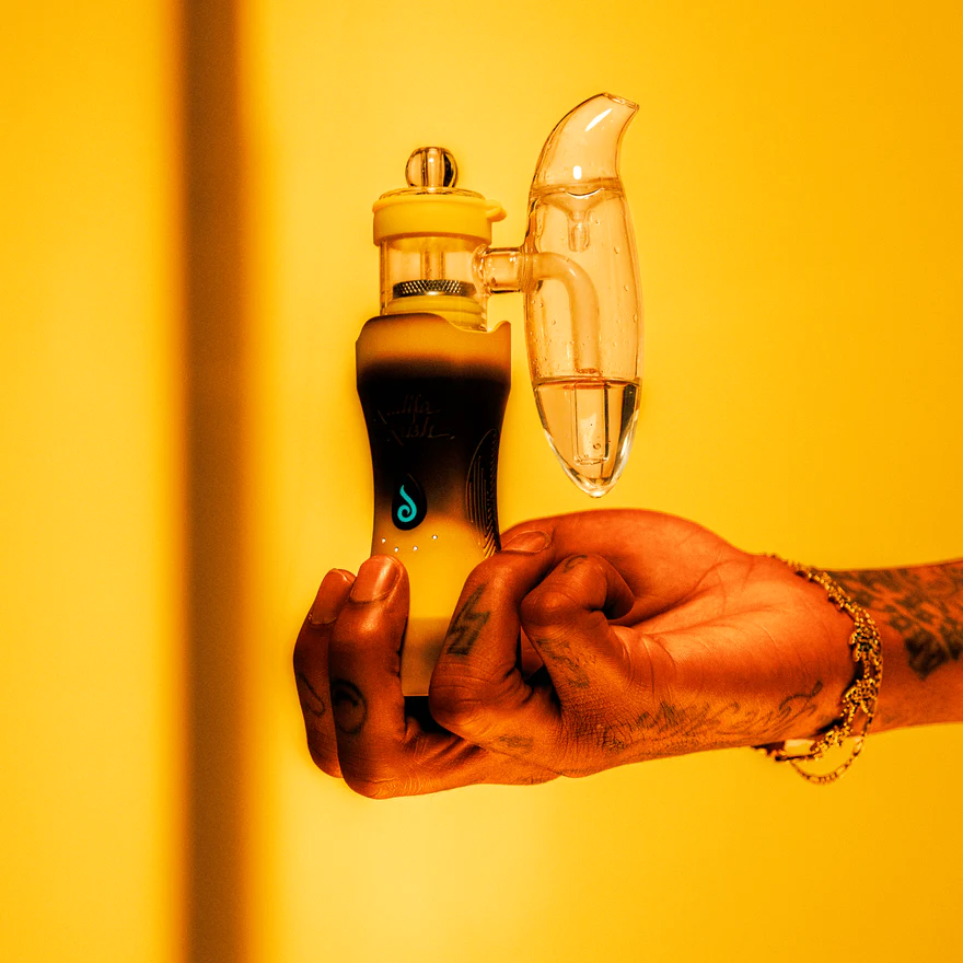 Khalifa Kush XS Vaporizer with Color-Changing Technology and Matching Bag